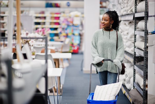7 ways to attract customers to your physical store